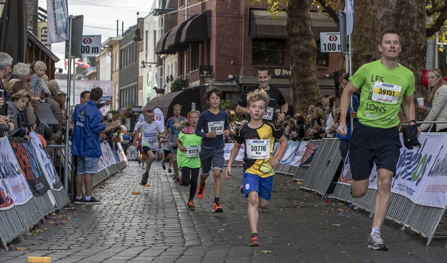 De familieloop tijdens de Singelloop 2018.