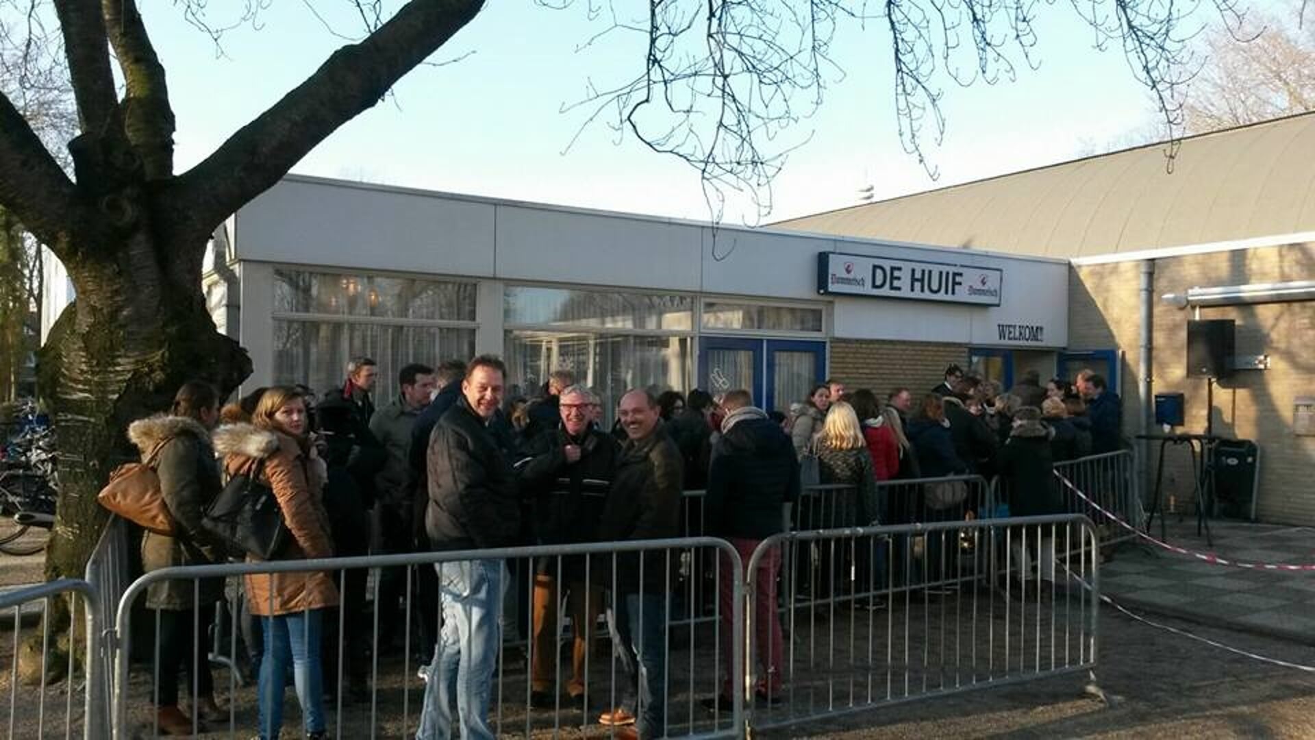Lange rijen bij De Huif voor de laatste BIM in 2016.