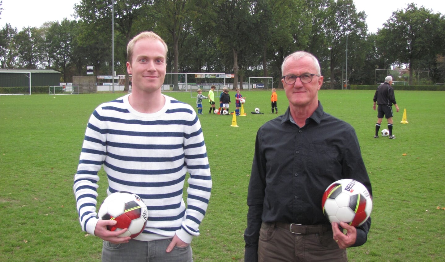 Michiel van den Broek (links) en Ad van den Brand van de jubileumcommissie. FOTO ADDO SPRANGERS