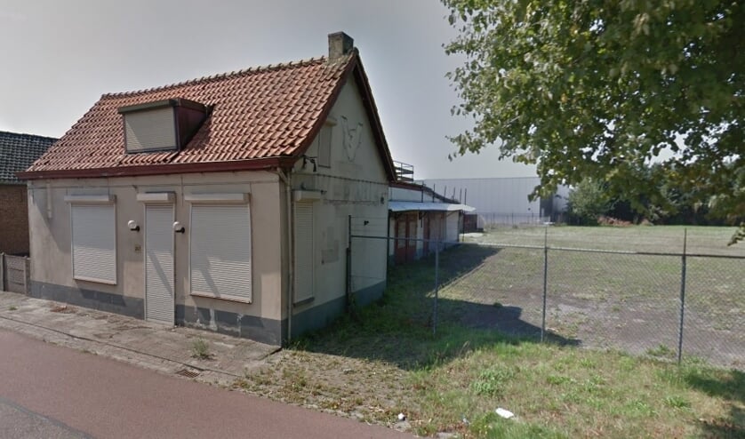 De woning aan de Gastelseweg is inmiddels gesloopt zodat er op het terrein gebouwd kan worden.