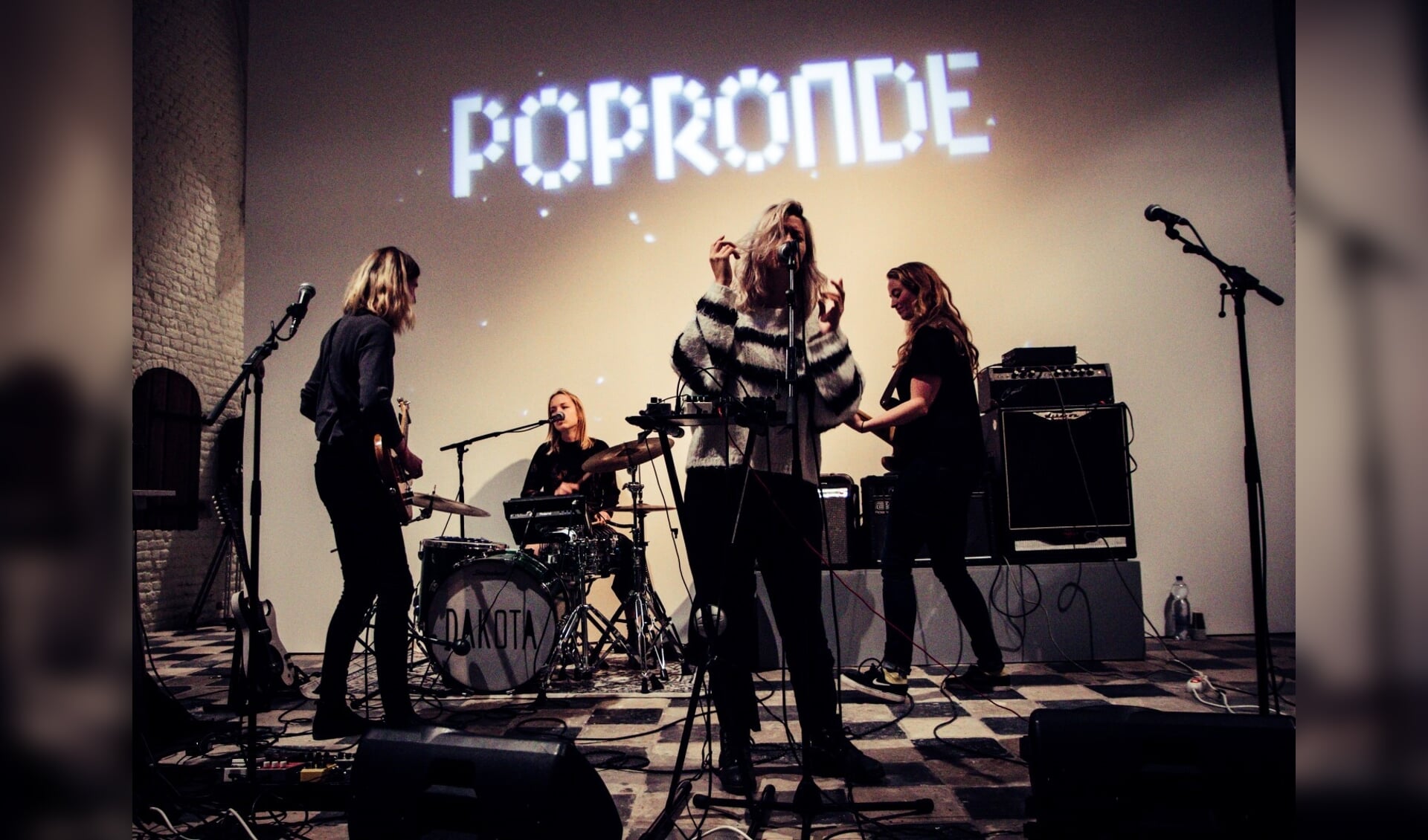 De band Dakota nam in 2017 deel aan de Popronde. 