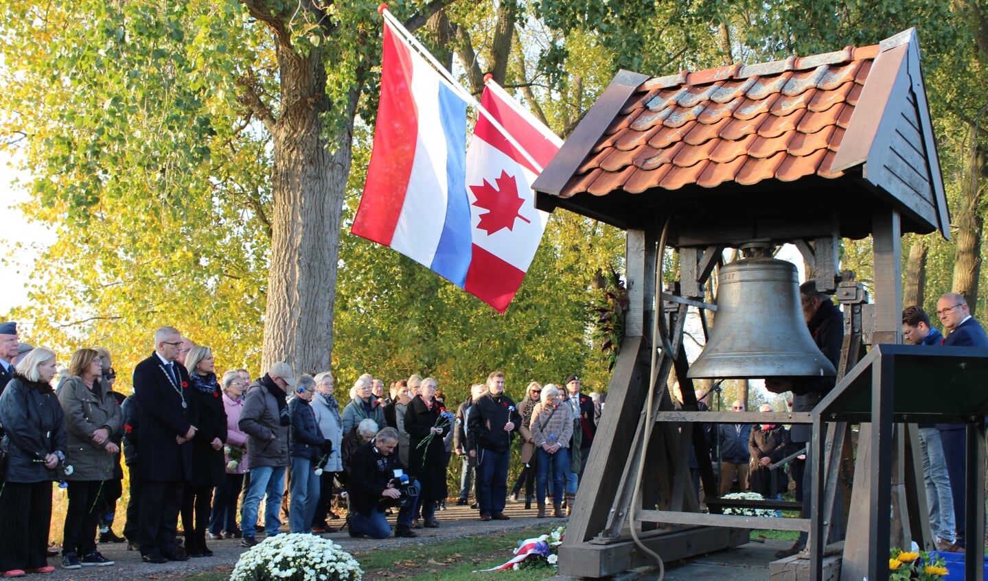 Een paar dagen later vond opnieuw een herdenking plaats aan de Canadezenweg met burgemeester Van den Belt