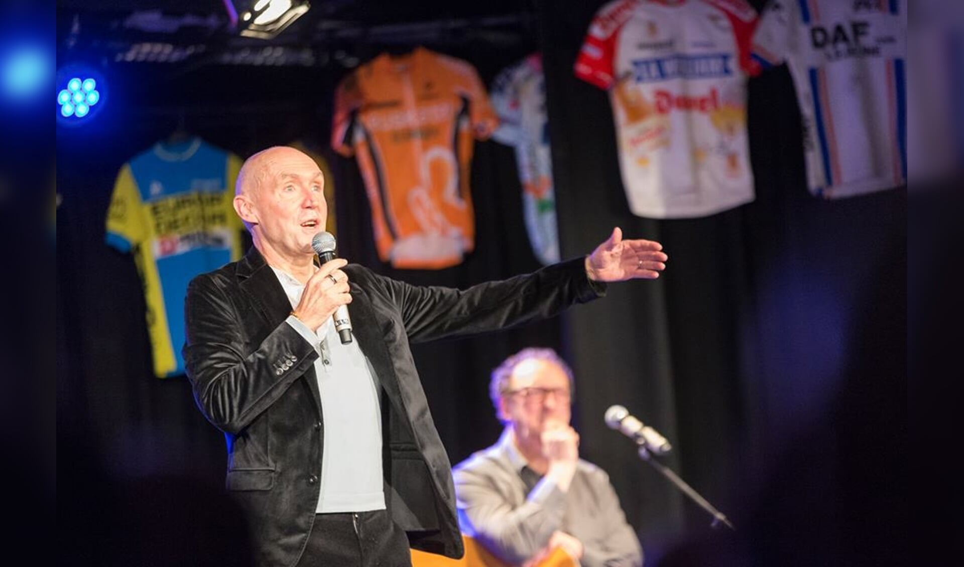 Michel Wuyts en Geert Vandenbon vermaken het publiek tijdens hun show in Rijsbergen. 