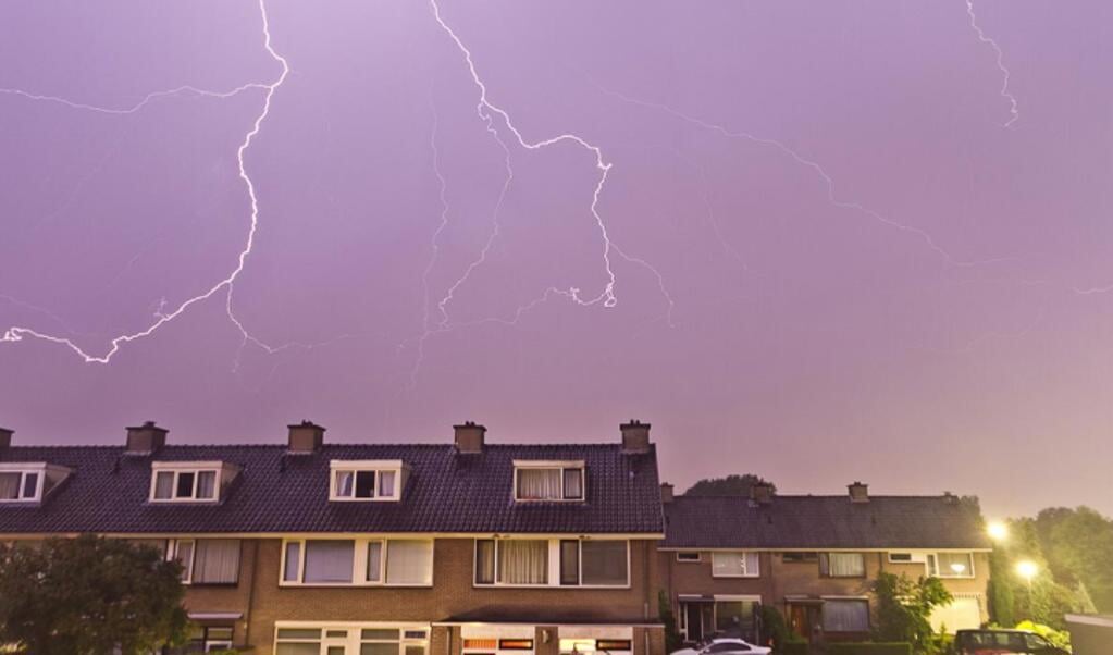 KNMI Geeft Code Geel Af Voor Onweersbuien, Lokaal Kans Op Hagel En ...