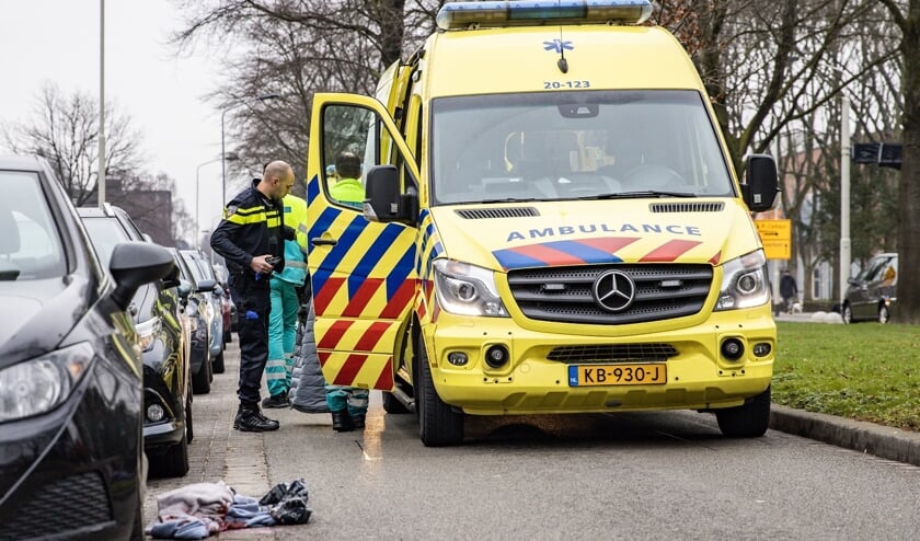 Beide slachtoffers zijn met onbekend letsel naar het ziekenhuis gebracht.