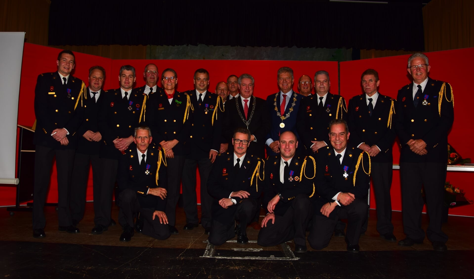 Alle aanwezige brandweerjubilarissen in gezelschap van Burgemeester Petter en Burgemeester Niederer