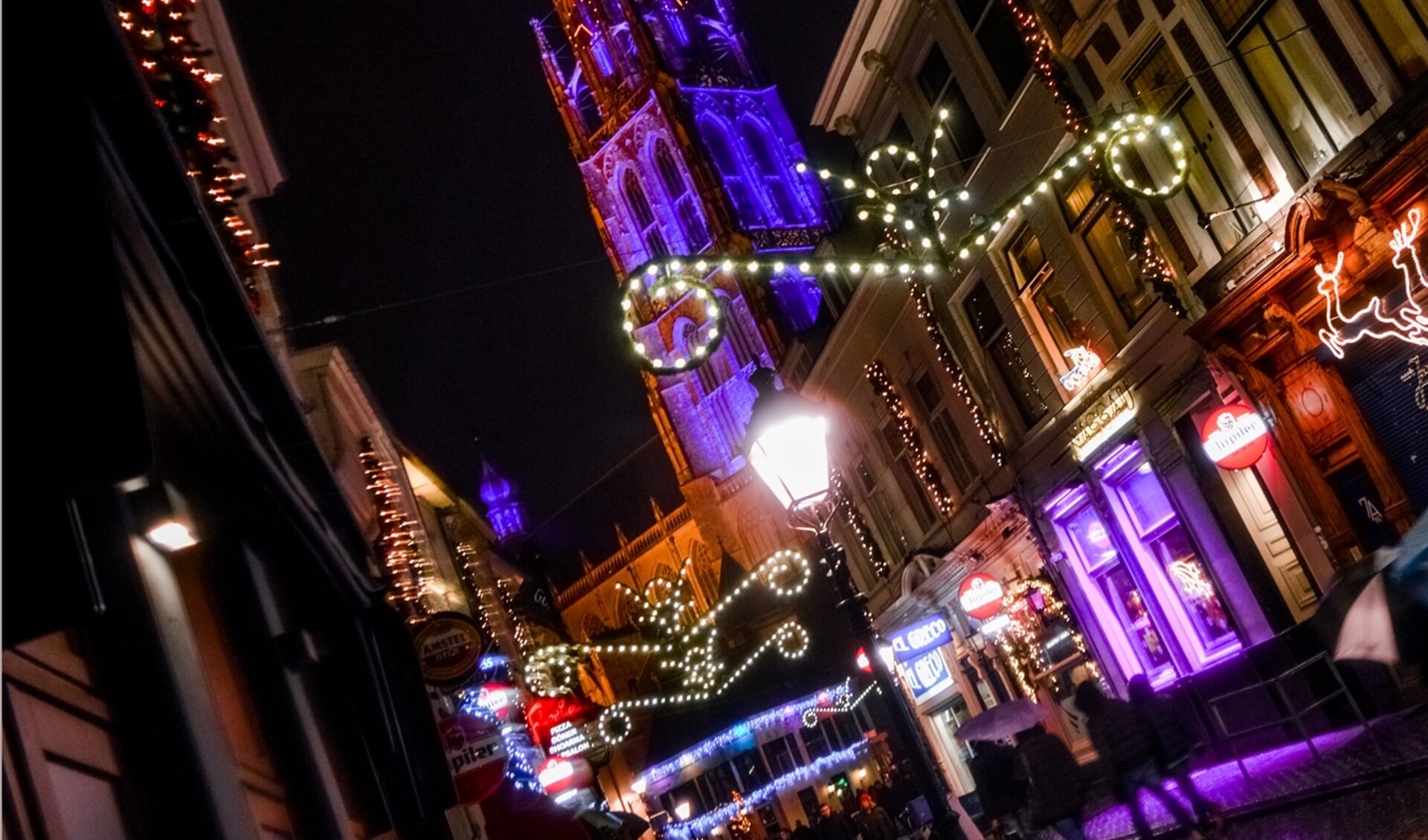 Breda is sfeervol verlicht in de decembermaand.