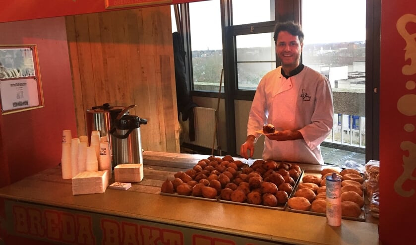 Oliebollen, beats en bubbels op de zesde verdieping van De Teruggave.
