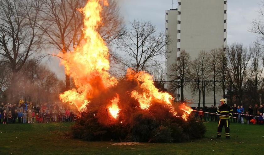 Een Kerstboomverbranding in Brabantpark in 2014.  