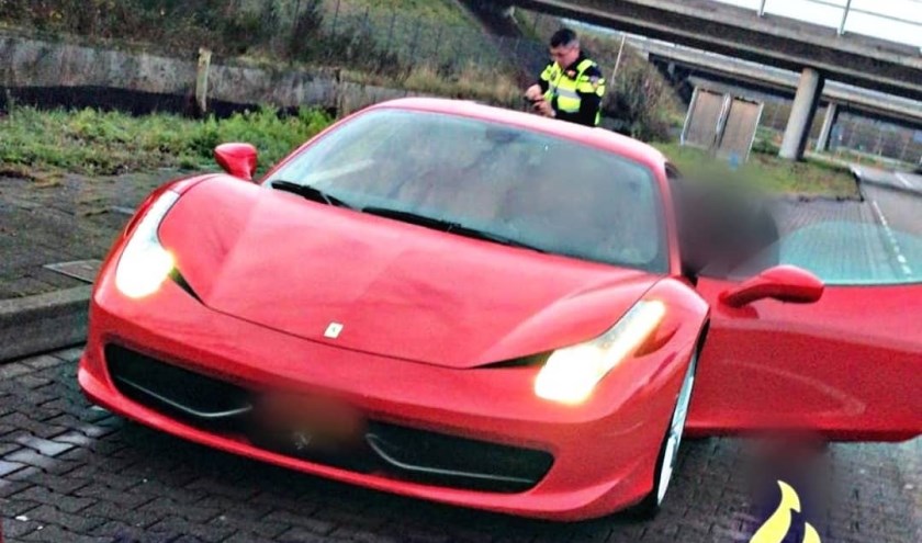 Ferrari rijdt met meer dan 200 km/u over A16 bij Breda