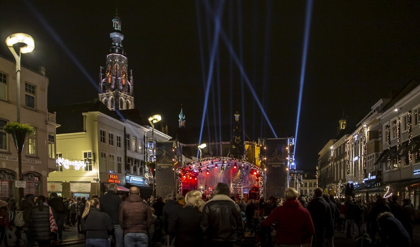 De eerste avond van Betoverend Breda op de Grote Markt.