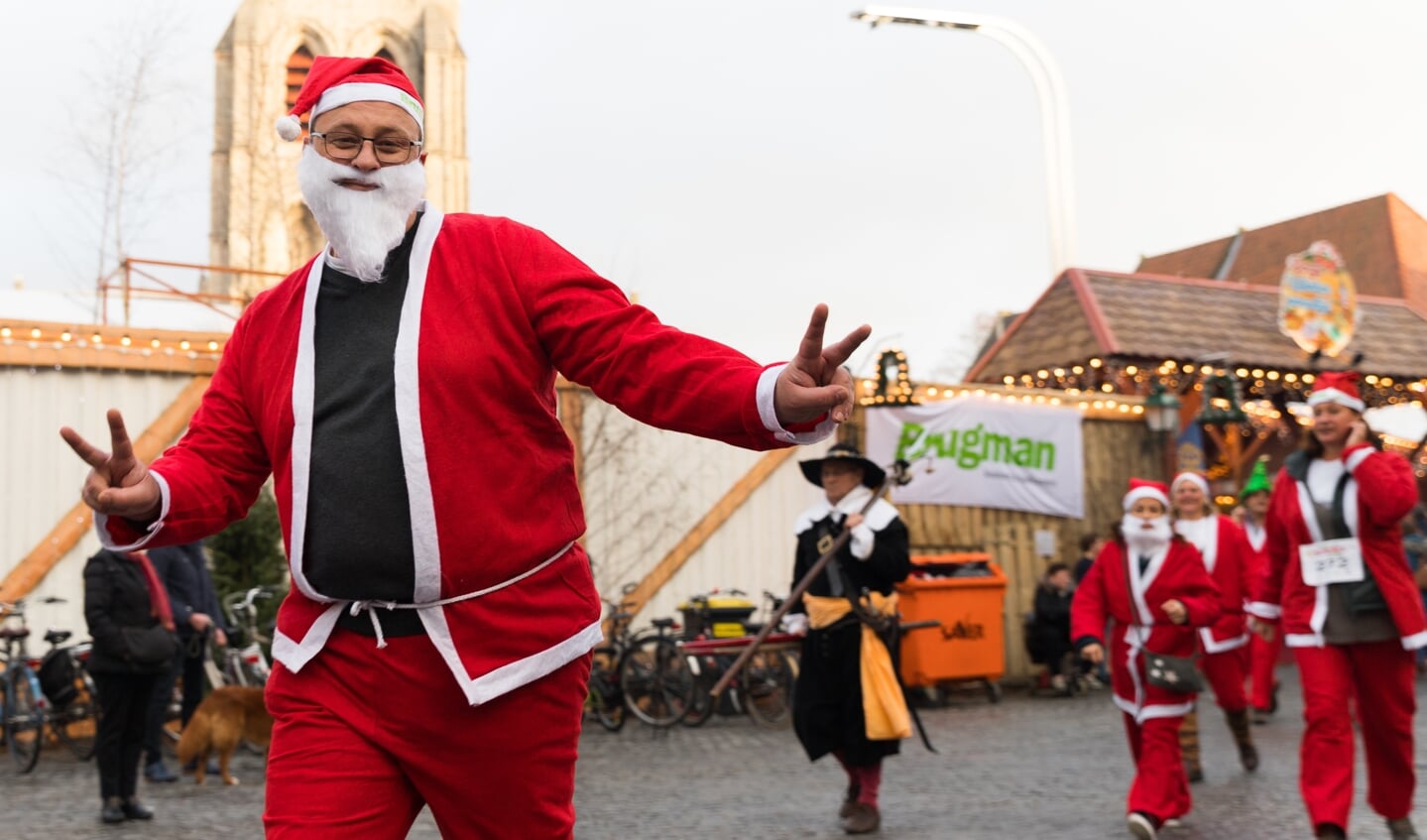 'Kerstmannen' rennen voor het goede doel. 