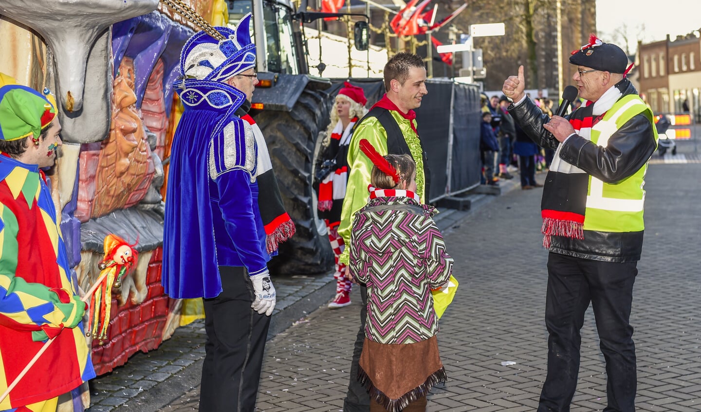 Oud Gastel - 10-02-2018 - Foto: Peter Braakmann - Voor de 58ste keer werd de Carnavals optocht Vasteelaovedzottelaand gehouden.