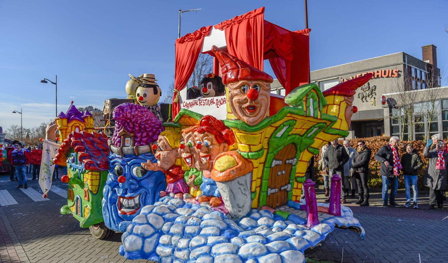 Oud Gastel - 10-02-2018 - Foto: Peter Braakmann - Voor de 58ste keer werd de Carnavals optocht Vasteelaovedzottelaand gehouden.