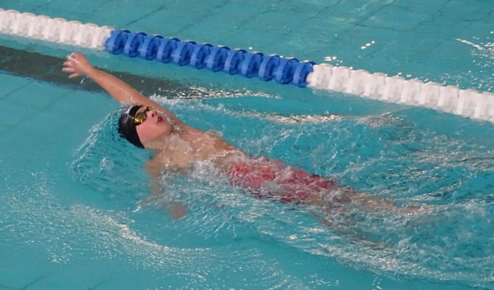 Lars in actie op de rugslag wat hem zijn 1e goud opleverde.