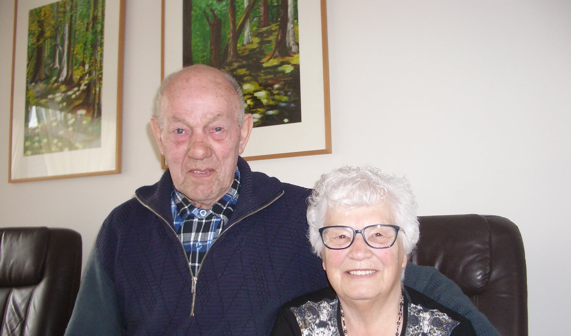 Kees en Cor de Jong hebben het prima naar hun zin in hun seniorenwoning. FOTO TIES STEEHOUWER