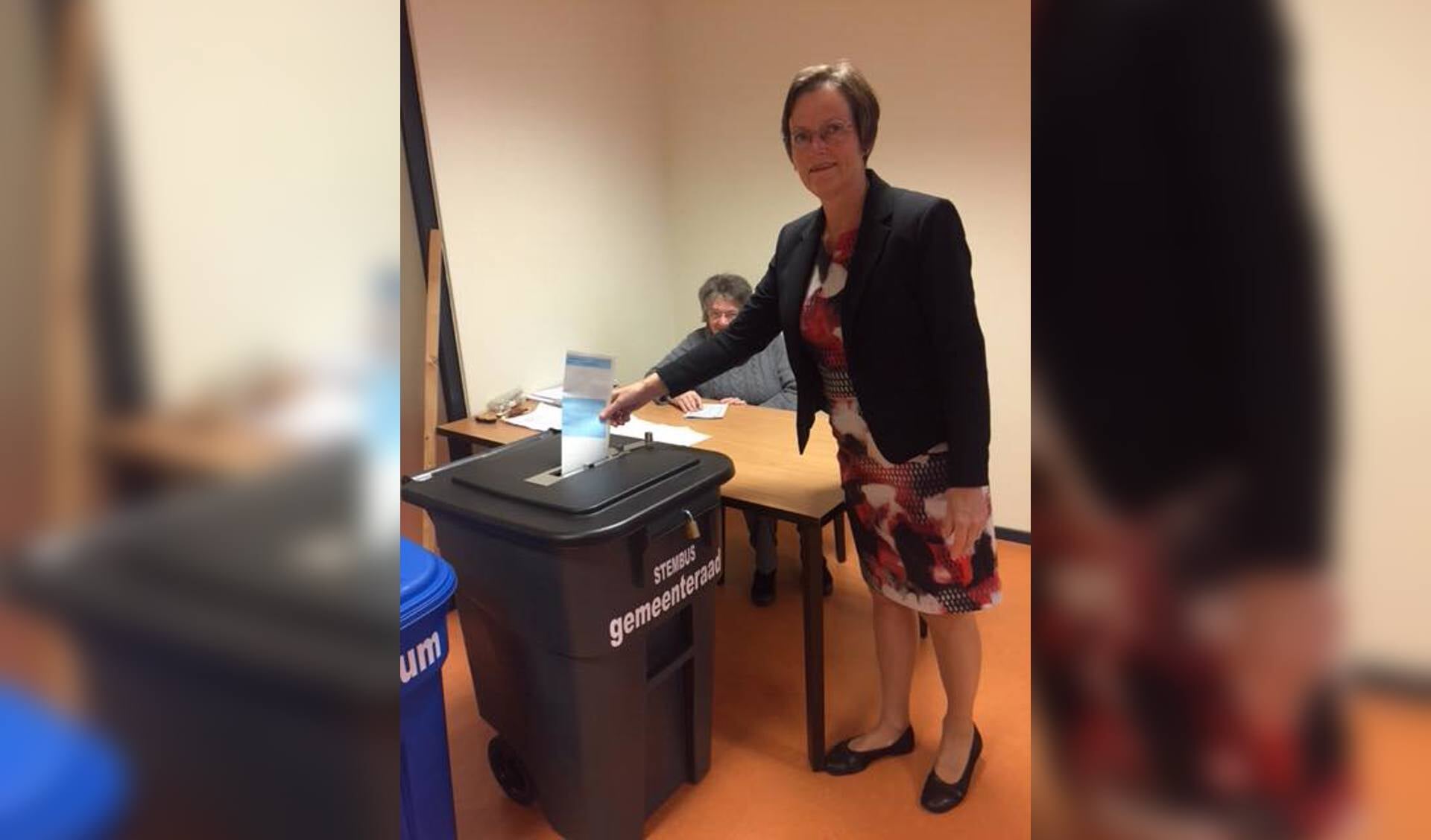 Burgemeester Ger van de Velde heeft haar stem al uitgebracht bij stembureau Dalemhof.