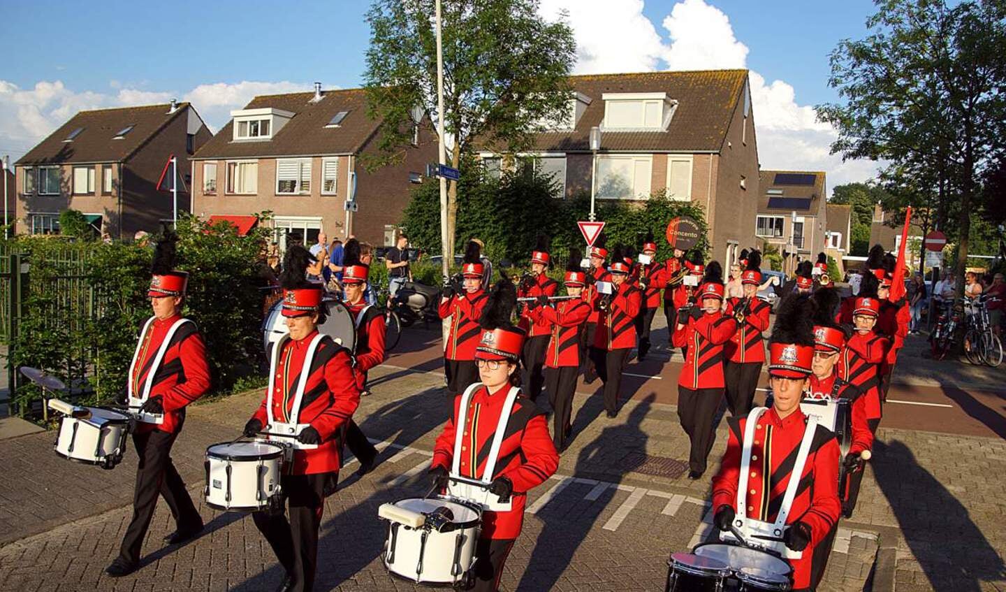 Aankomst van de leerlingen voor het eindexamengala van Graaf Engelbrecht in de Haagse Beemden.