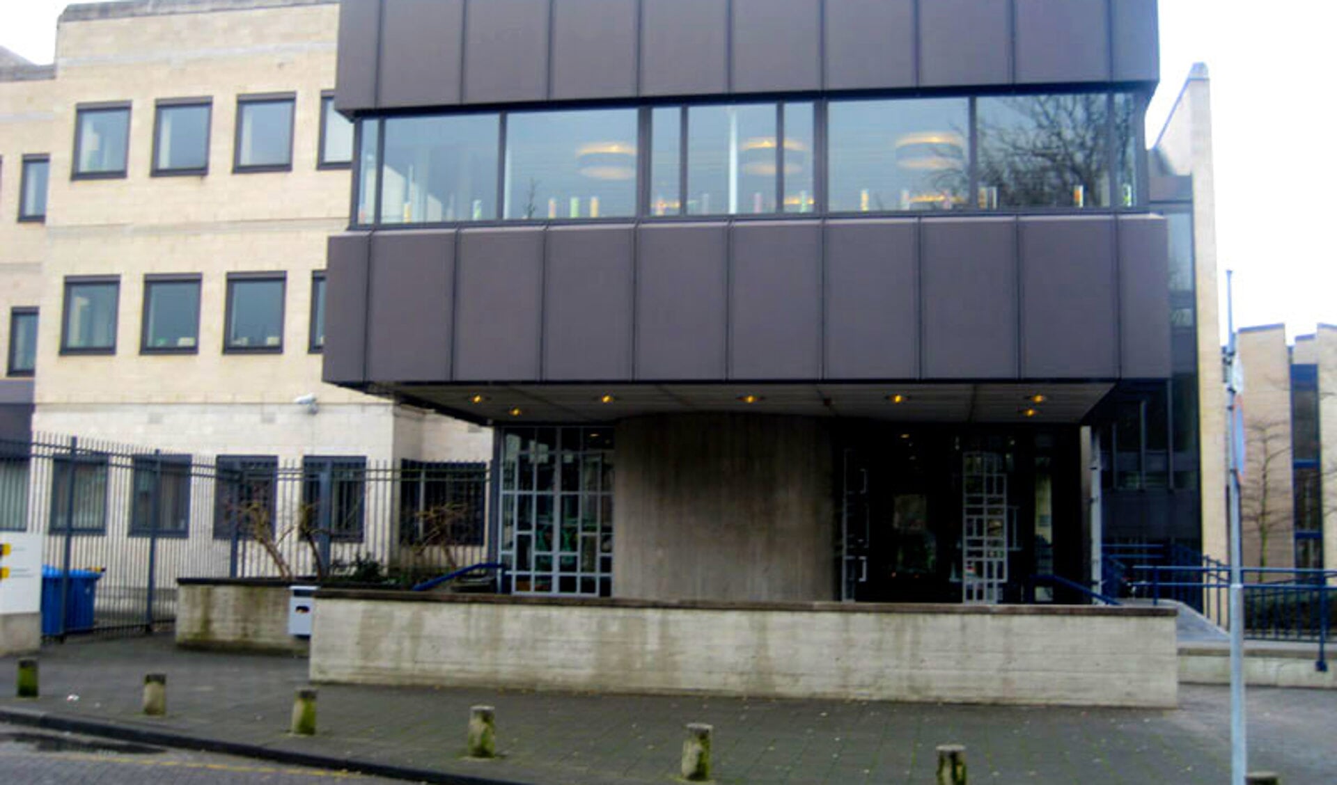 De inmiddels voormalige rechtbank aan de Sluissingel.