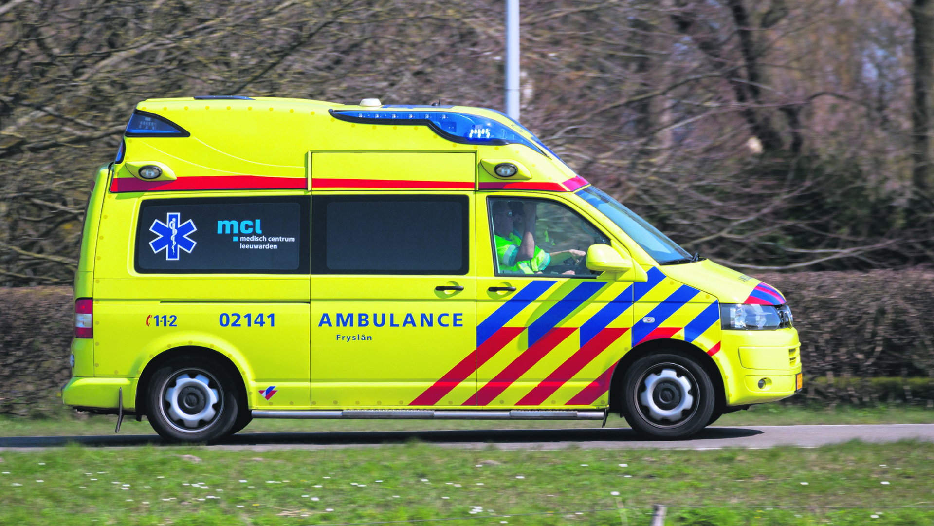 Ambulance zijkant_484255999.jpg