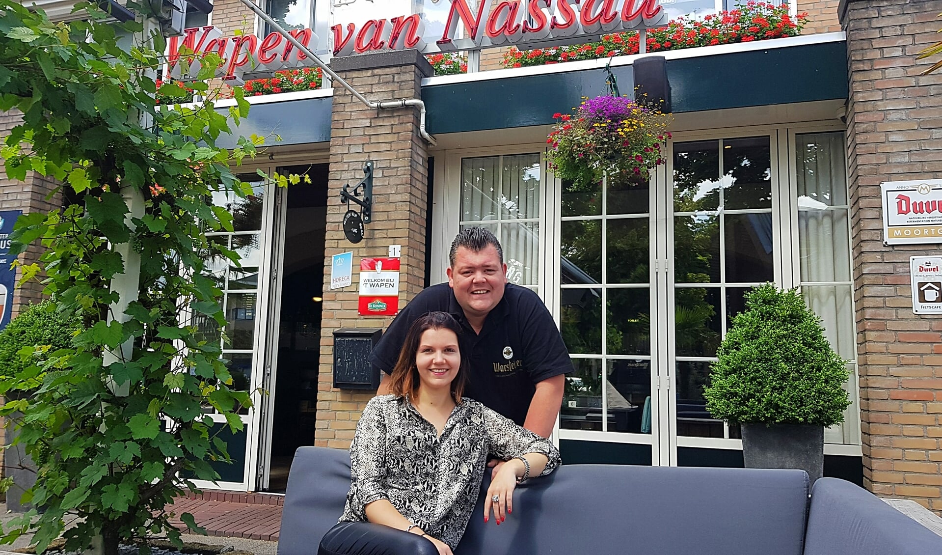 De nieuwe eigenaars Joey van Dijk en Kim van Beek.