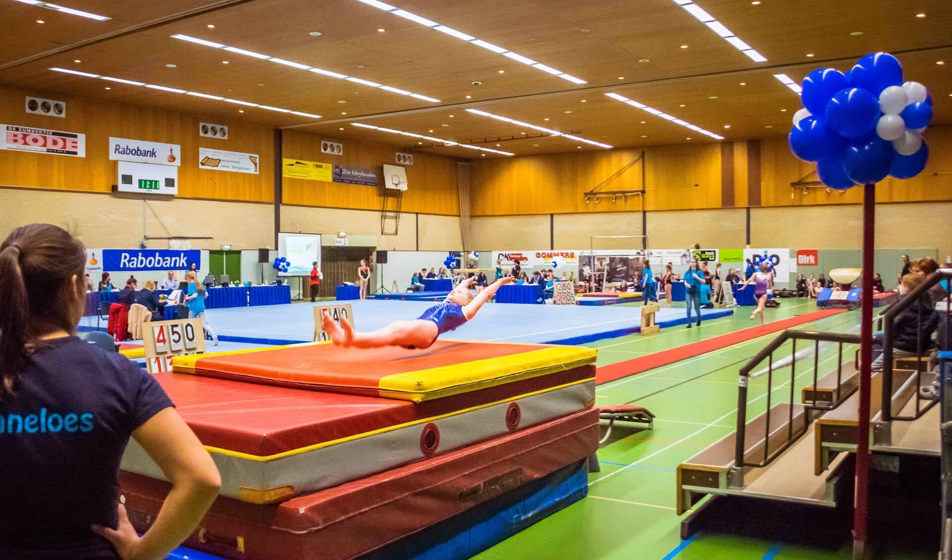 Foto van gymnastiekwedstrijden Olympia in sporthal Onder de Mast, foto als sfeerbeeld. 