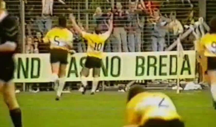 Wanny van Gils na zijn iconische doelpunt tegen FC Eindhoven in 1991.