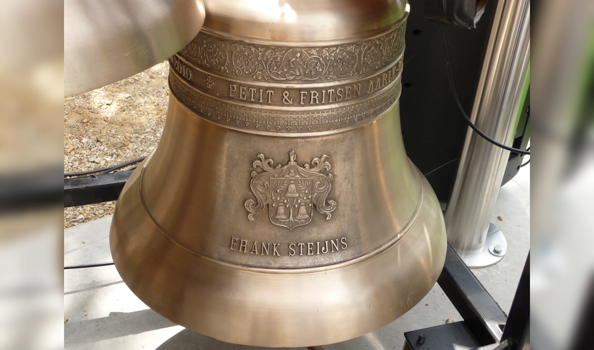 Klok uit mobiel carillon van Frank Steijns.