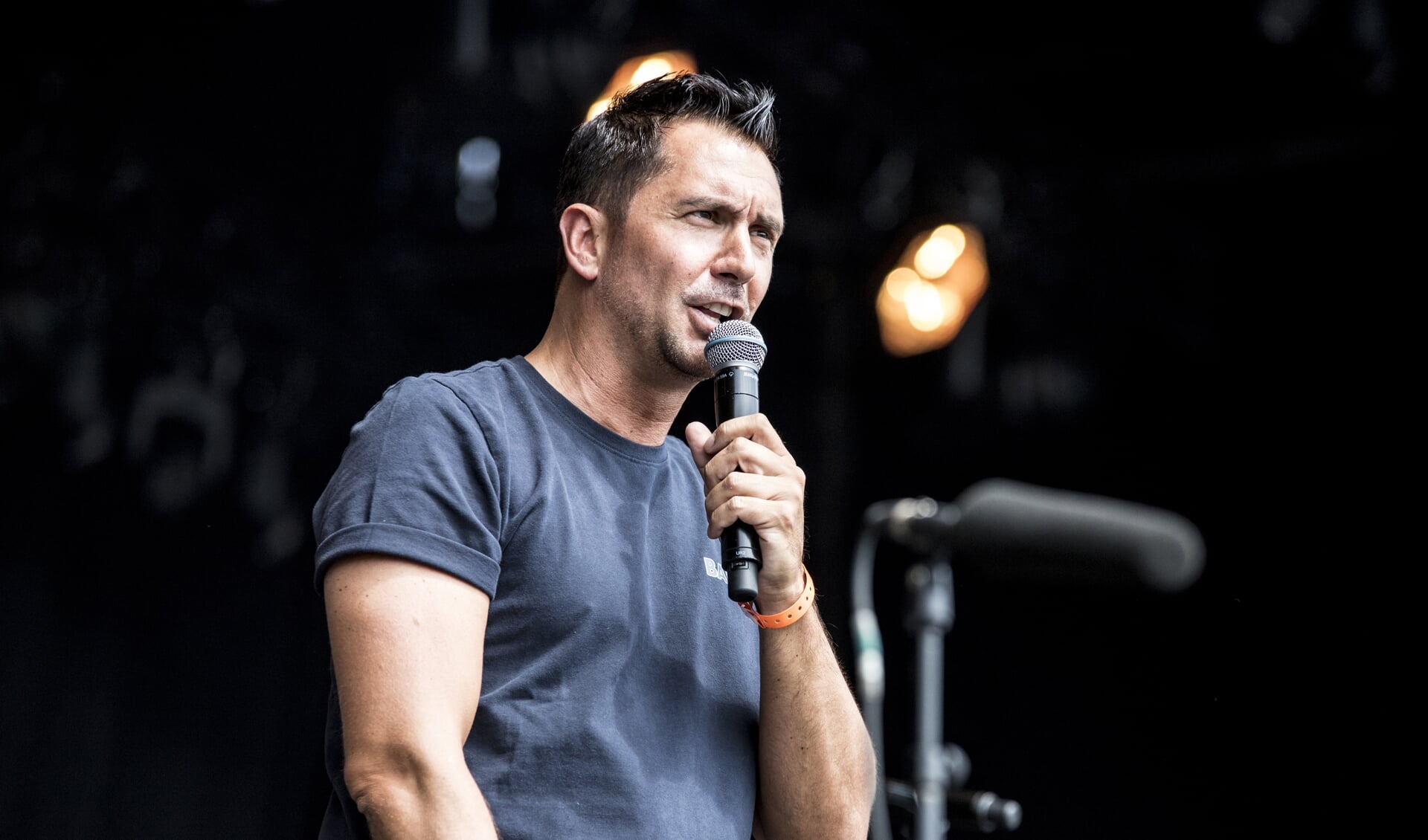Presentator Guiudo Weijers tijdens Breda Live 2018.