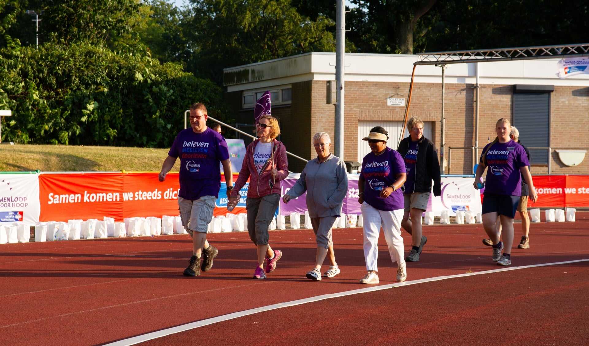 In Bergen op Zoom is er 24 uur gewandeld voor kankeronderzoek tijdens SamenLoop voor Hoop.