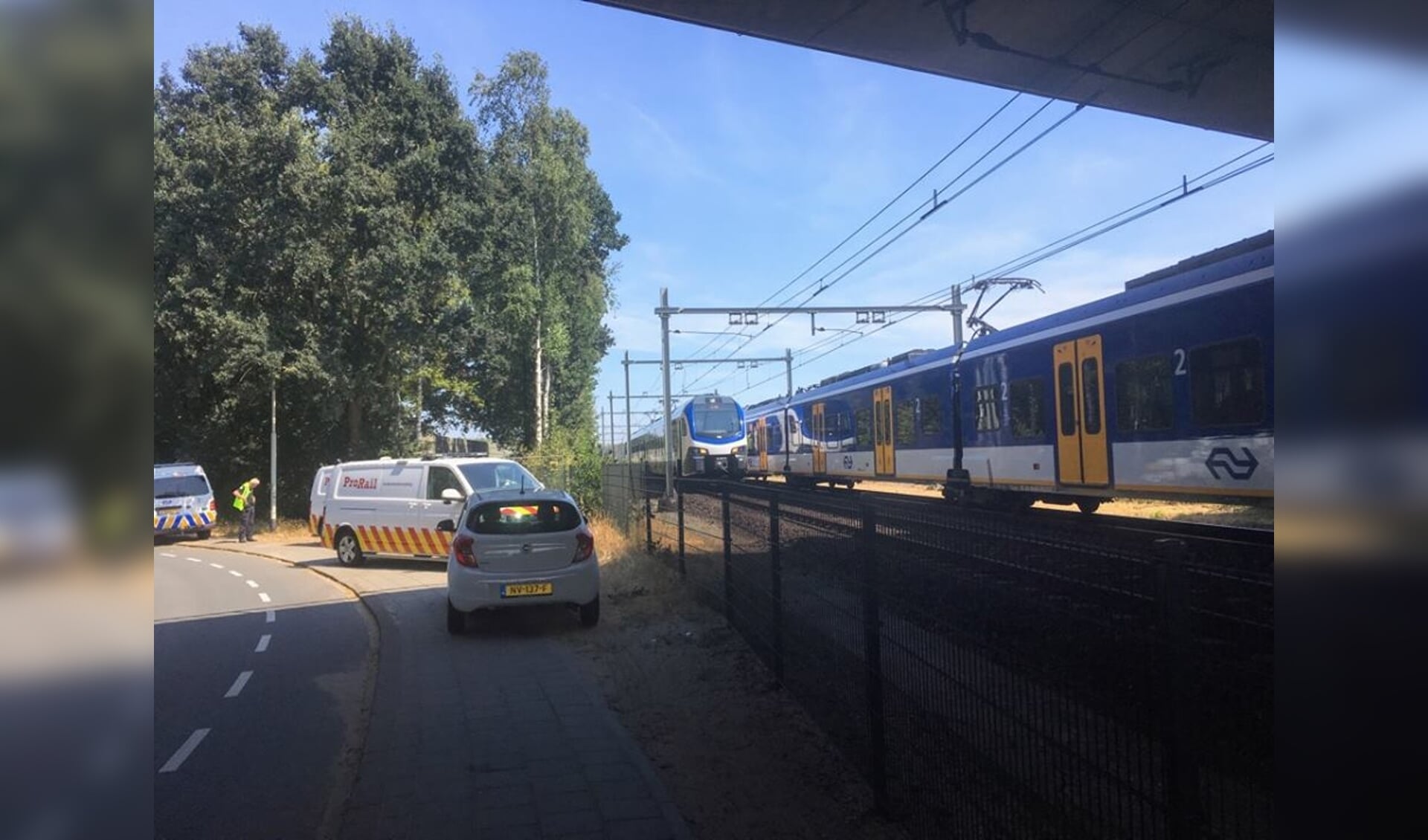 Stilstaande treinen tussen Breda en Tilburg. 