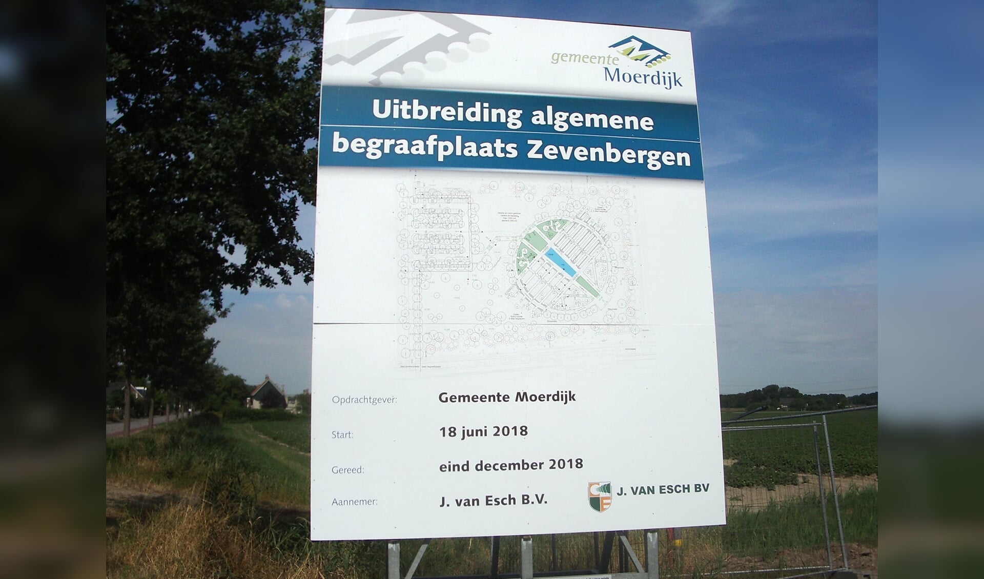 De aanleg van de begraafplaats in Zevenbergen is een omvangrijk project. FOTO TIES STEEHOUWER