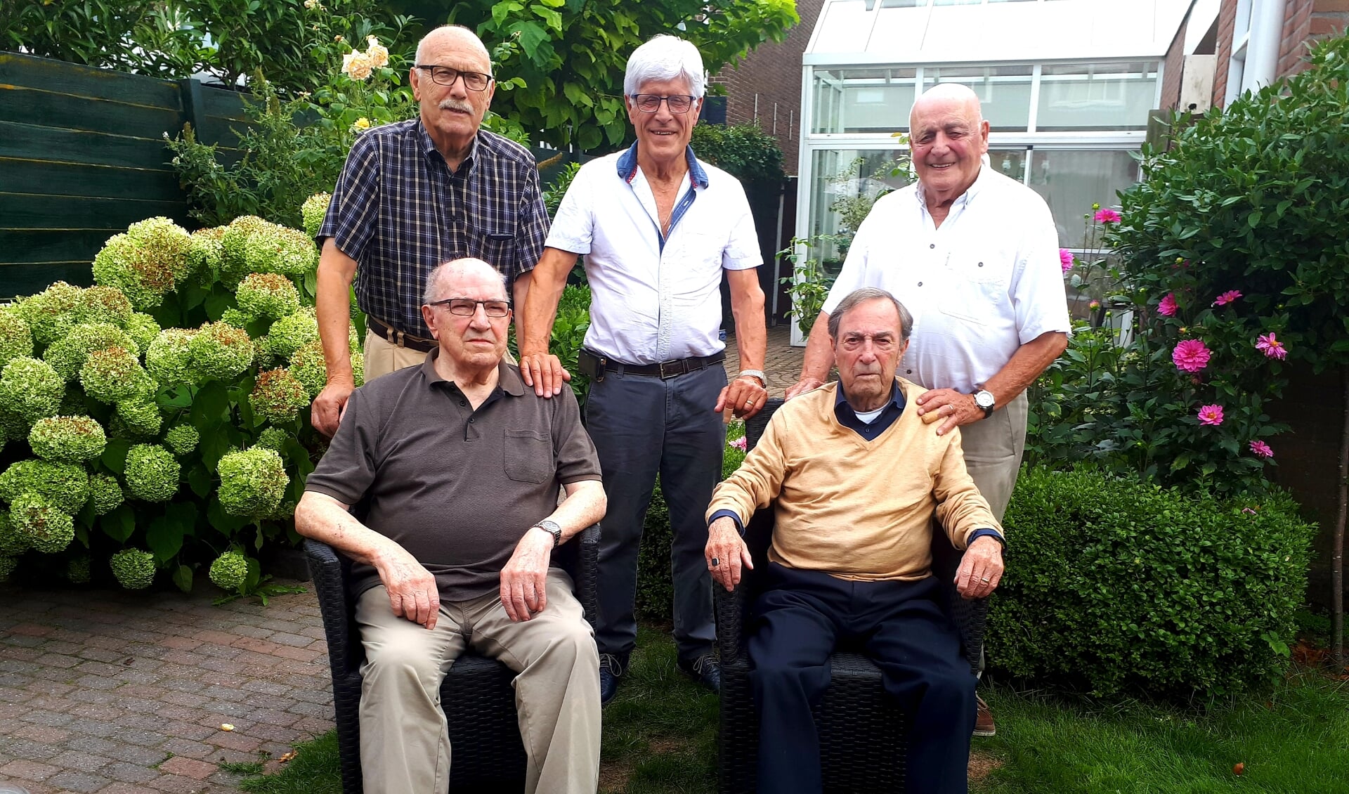 Het bestuur van vriendeclub Sainte Marie. Jan Breugelmans, Guust Wijnen, Huub Mol, Wim vanCampenhout en Wijnand Nuijts. FOTO HENNIE RIBBENS 