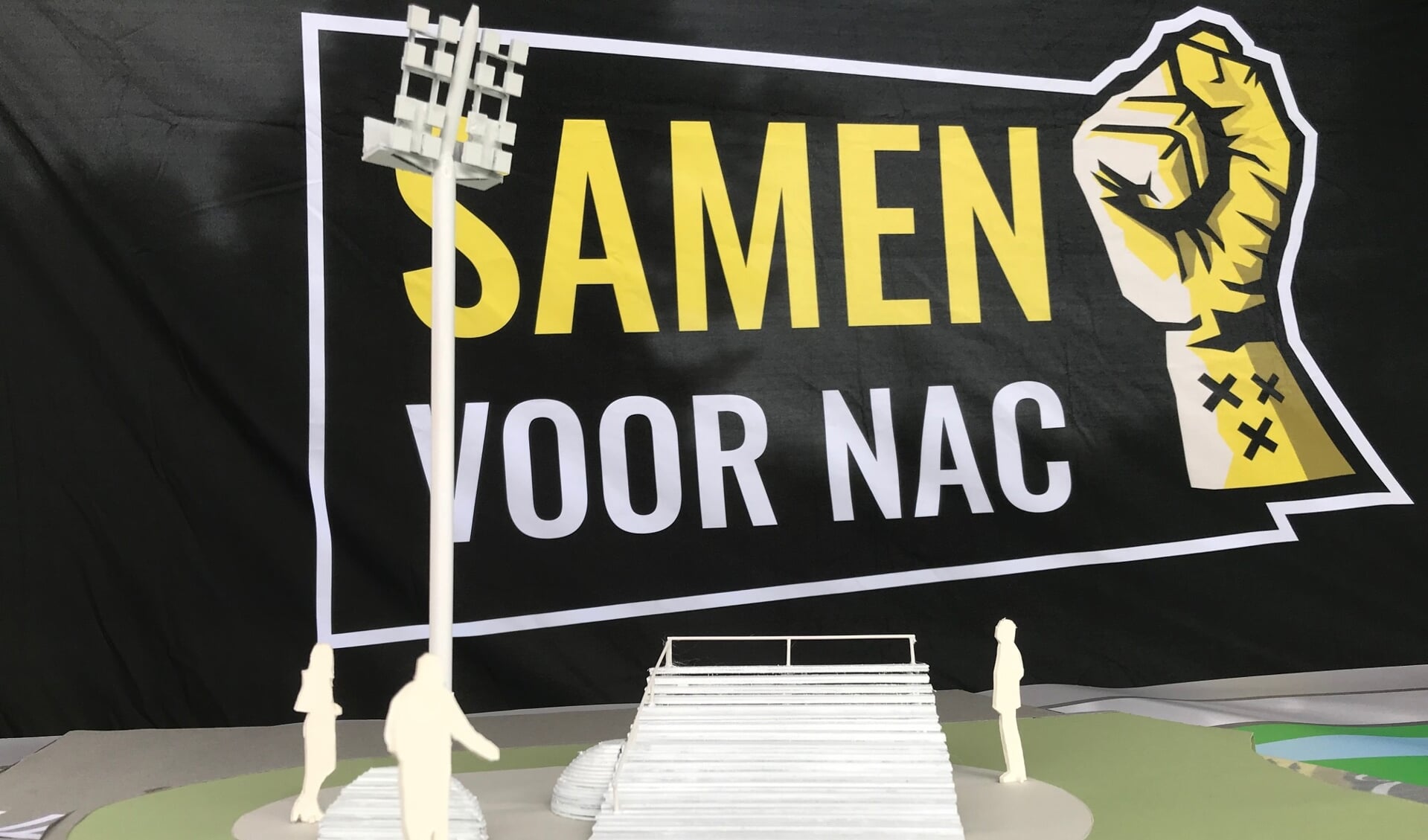 De maquette van het Avondje NAC-monument  zoals Samen voor NAC die aan Boeimeer heeft laten zien.