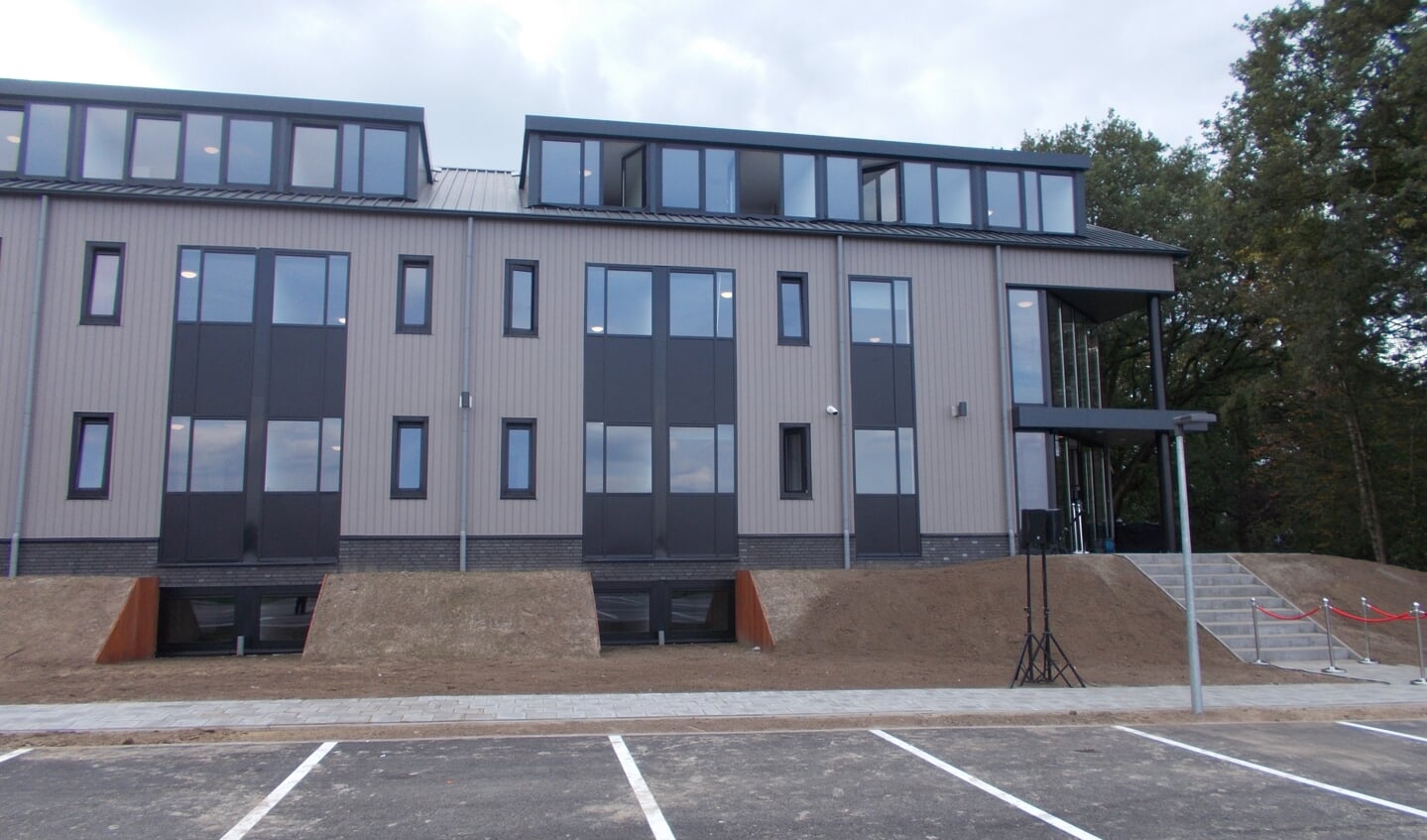 De studio's aan de Oude Turfvaartsestraat in Nispen vallen op in het landschap. 