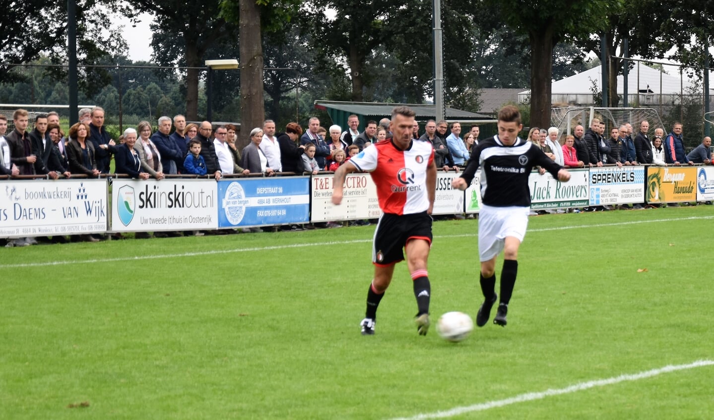 Oud Feyenoord heeft met 4-1 gewonnen van V.V. Wernhout.