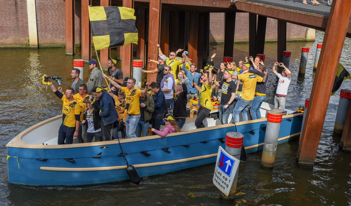 NAC-fans tonen hun ludieke kant tijdens een onvergetelijke tocht door de singels.