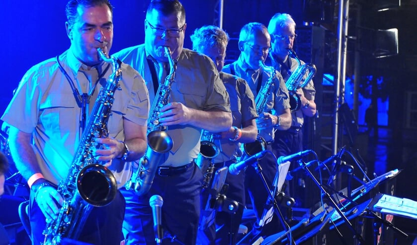 De saxofonisten van de Valley Sound Big Band. FOTO FRANK STROOP