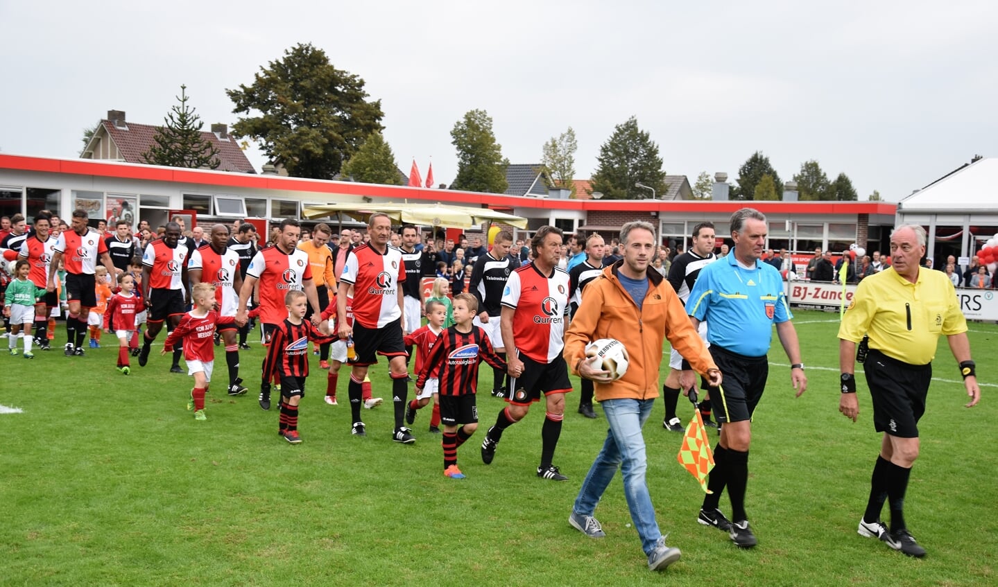 Oud Feyenoord heeft met 4-1 gewonnen van V.V. Wernhout.