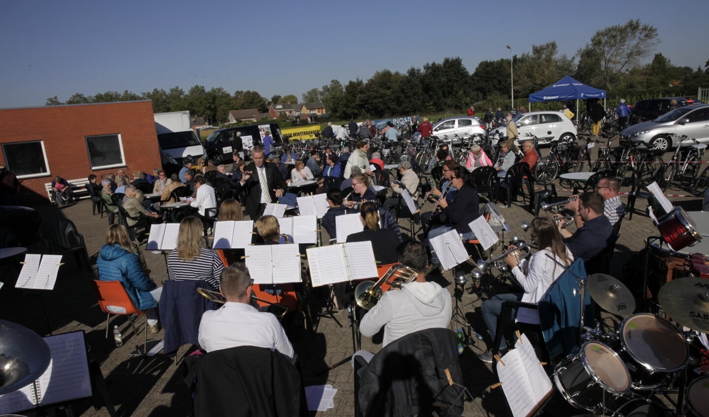 Op de trappers voor de 20ste gezinsfietstocht.