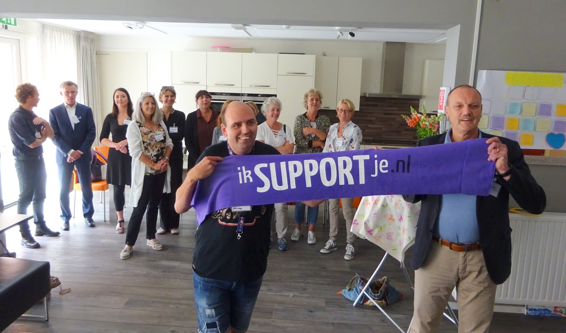 Danny Dingemanse en wethouder Cees Lodder lanceren het project 'Ik support je'.