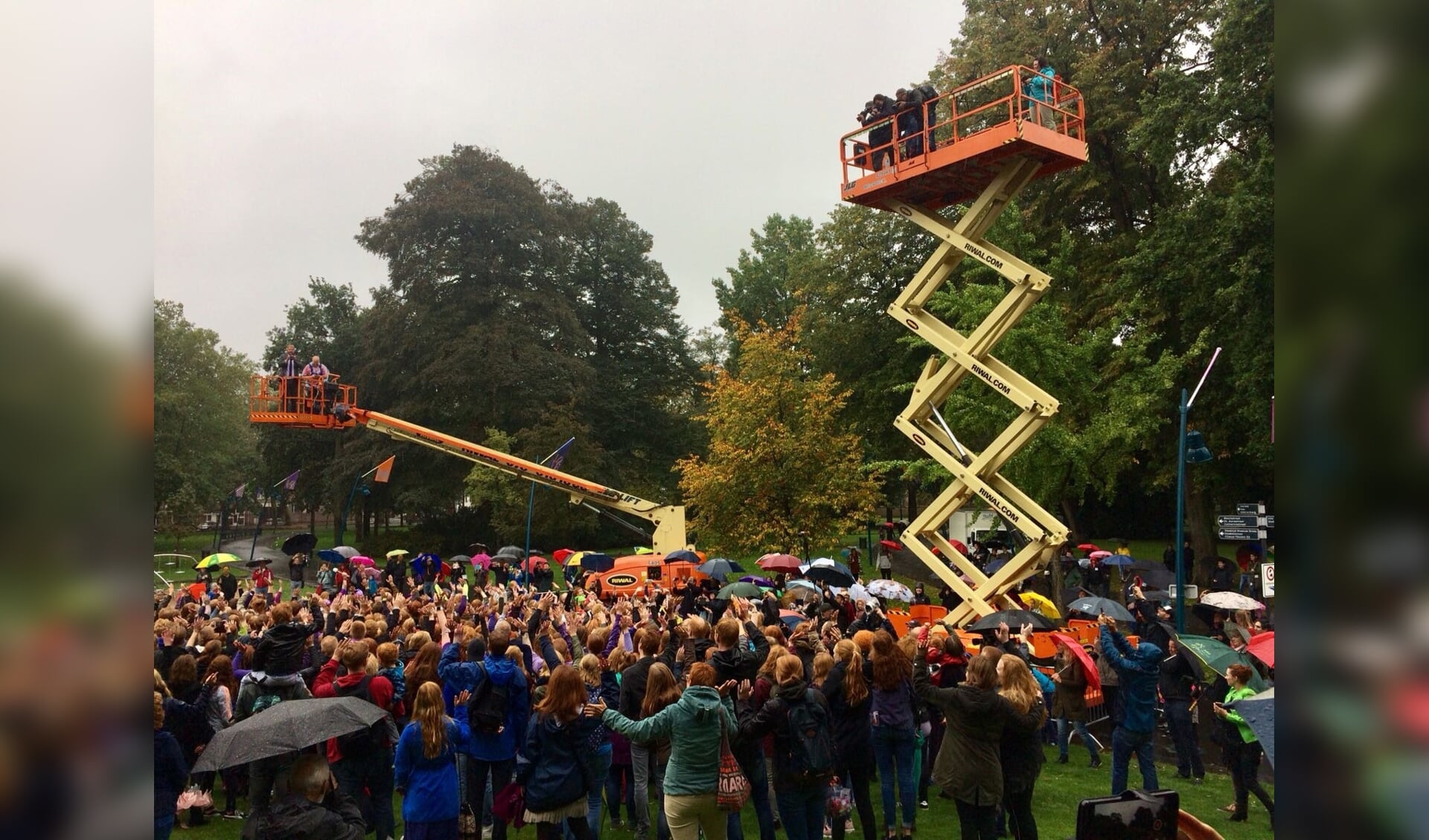 De jaarlijkse overzichtsfoto wordt gemaakt.