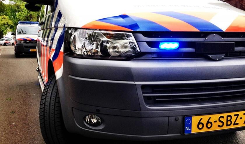 Man door zijn vrouw in zijn rug gestoken