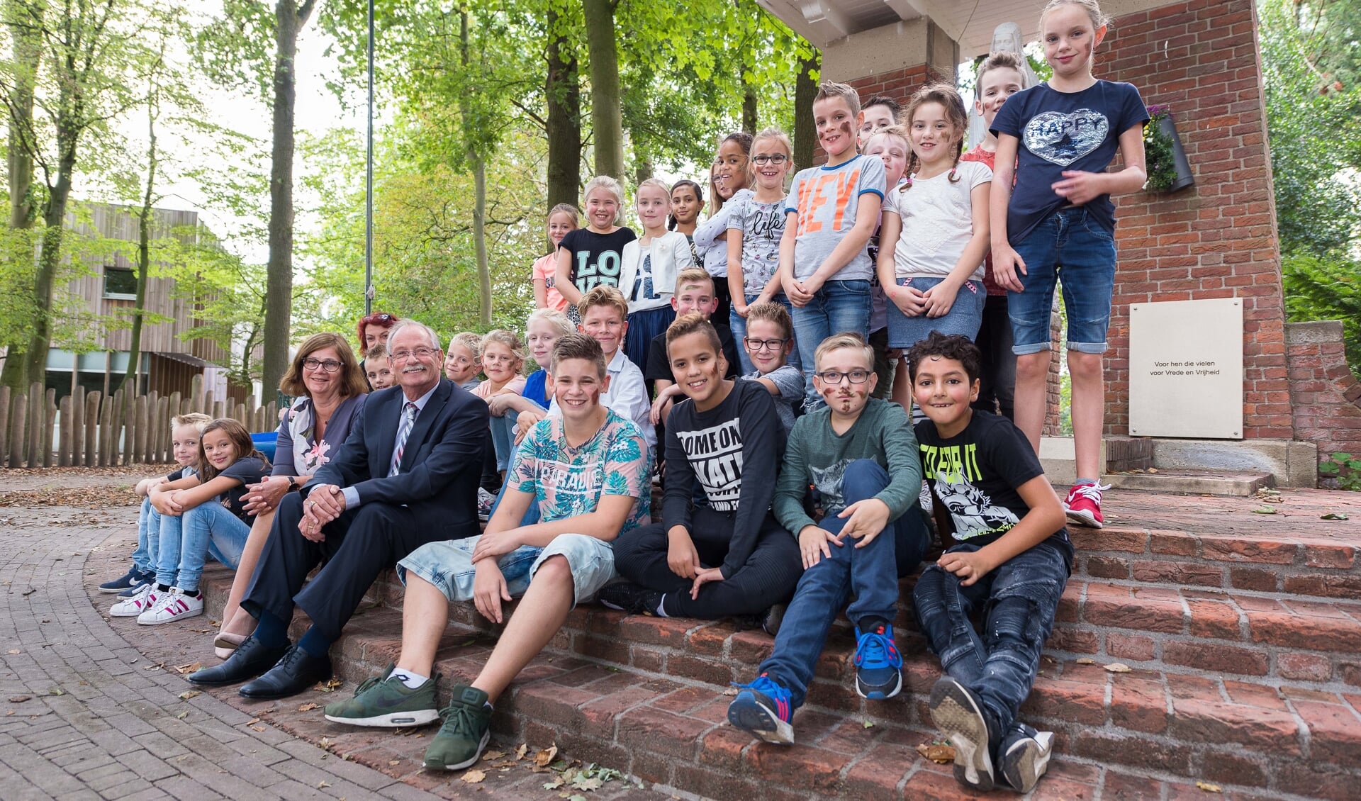 Meester Jan met zijn vrouw Franca tijdens het afscheidsfeest.