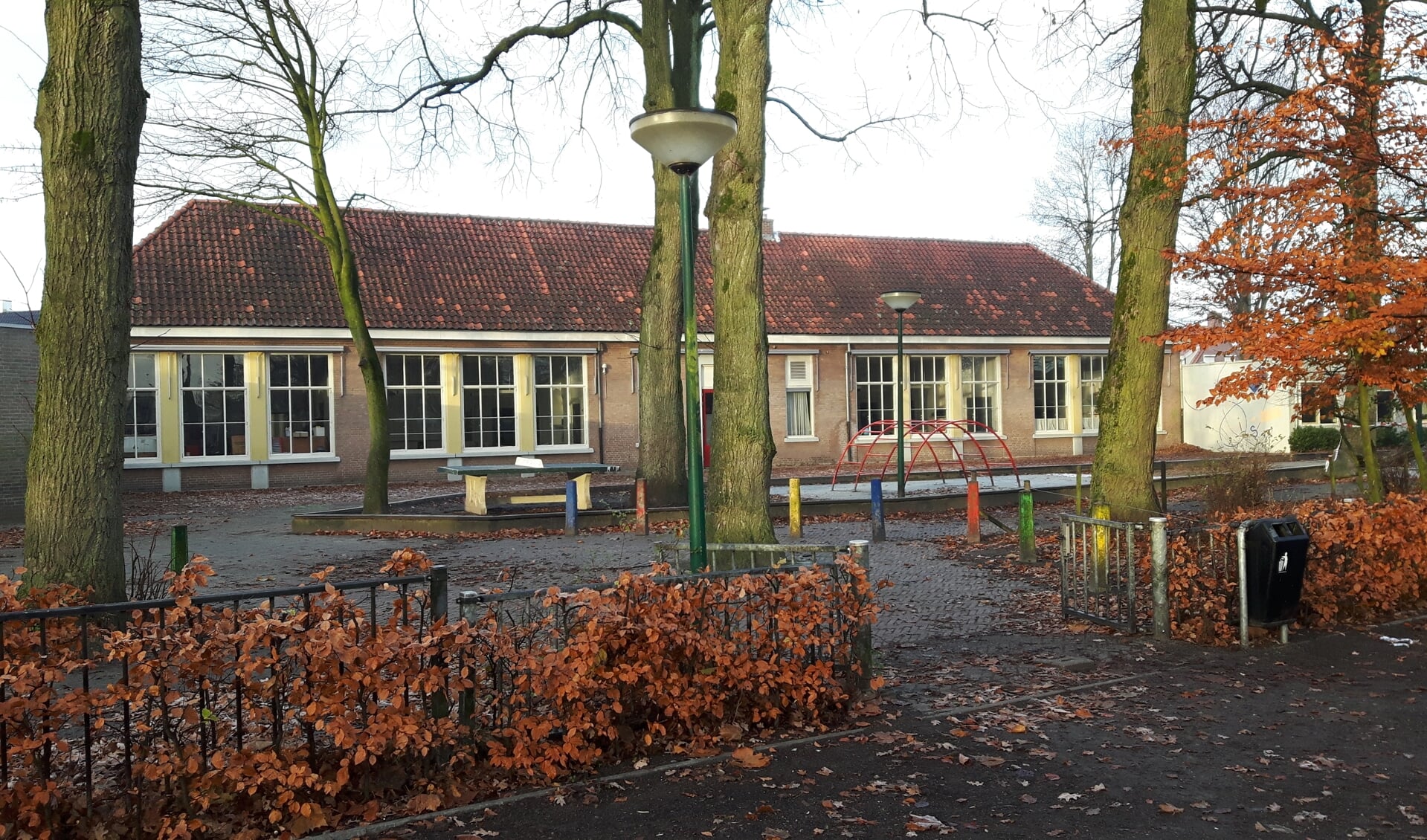 Schoolgebouw van de Sint Bavoschool op 3 december 2016, vlak voor de sloop. FOTO TWAN VAN DUIJNHOVEN