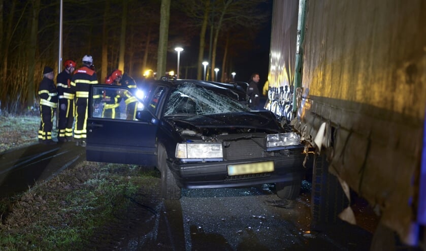 Persoon zwaargewond na ongeval met aanhanger.