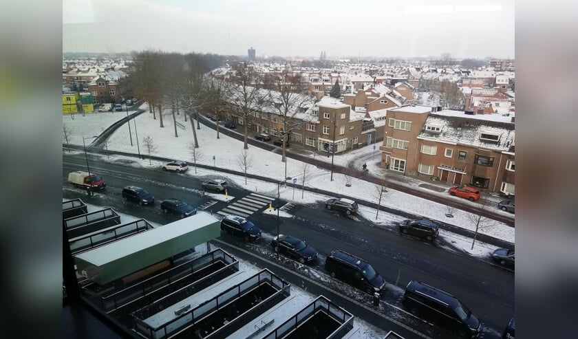 Breda vanaf het stationsdak gezien. Belcrum bedekt onder een laagje sneeuw.
