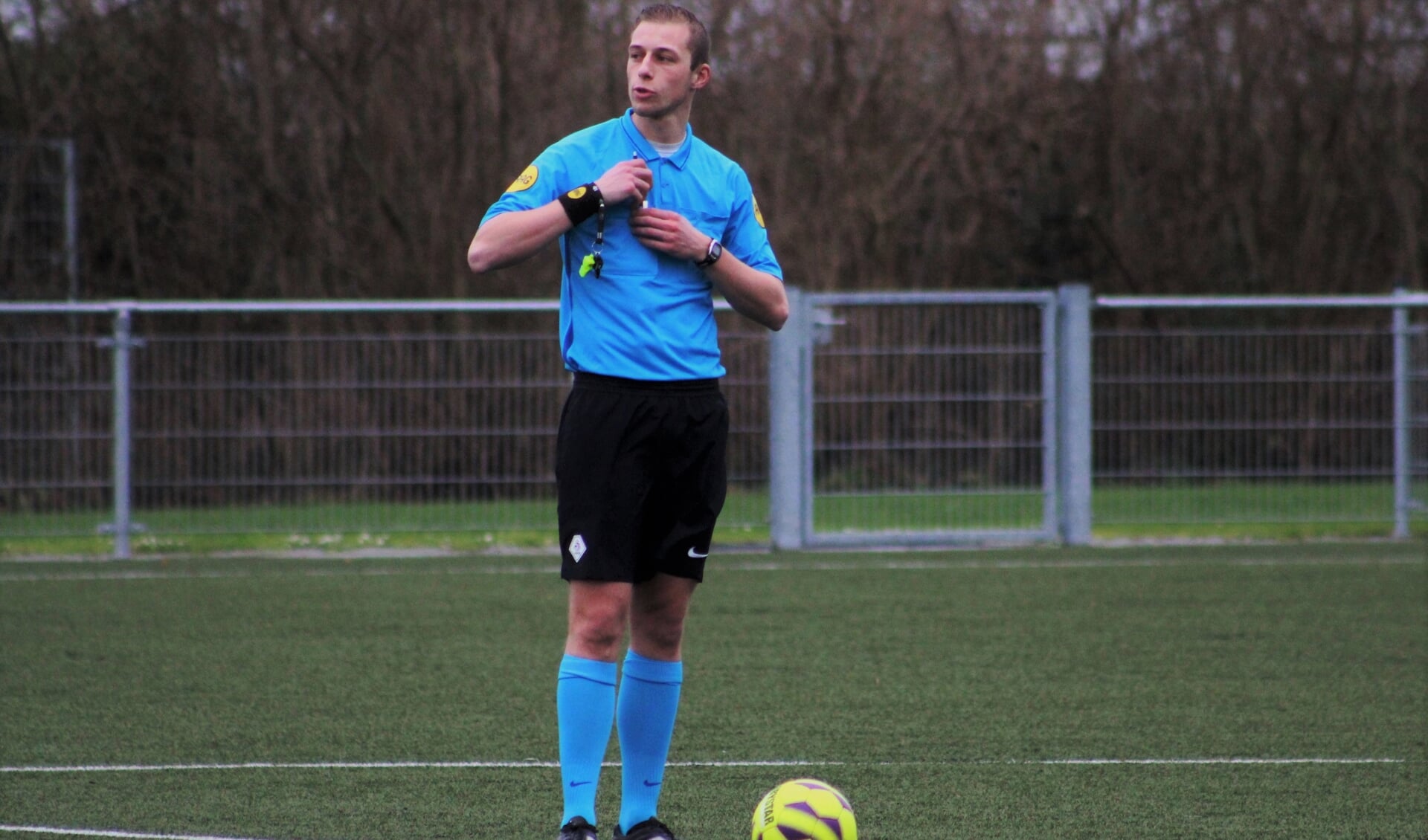 Bjorn van Belzen zet zijn voetbalcarrière voort als scheidsrechter. FOTO F. VAN PAGEE