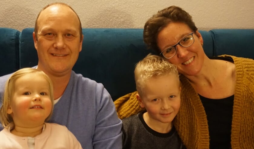 Ilona met haar man en twee kinderen