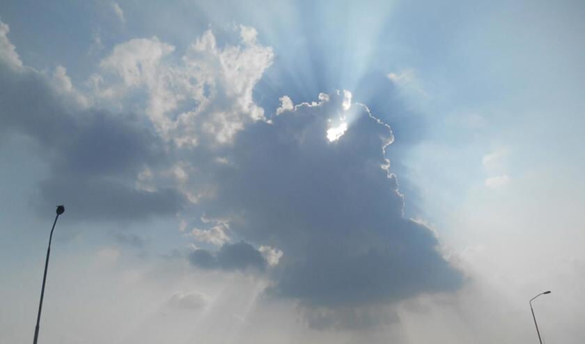 Het is maandag wisselend bewolkt.